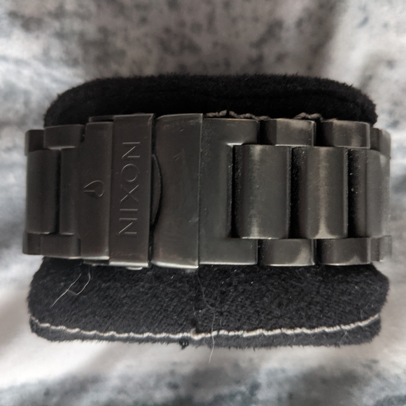 Nixon 51-30 Matte Blk, SS - Picture 2 of 3